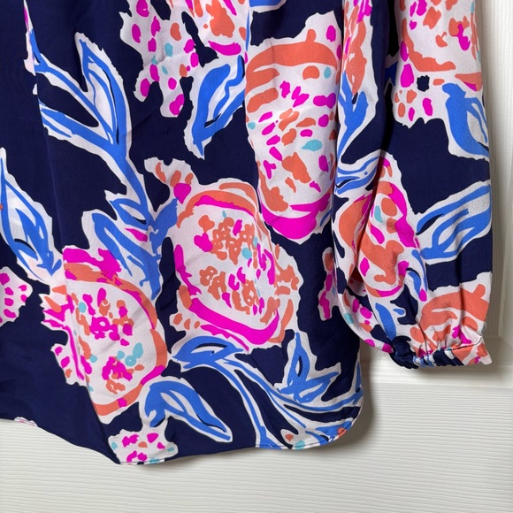 Lilly Pulitzer Alexandra Top Blouse Silk Women's Medium Blue Pink Resort Travel - Picture 8 of 12